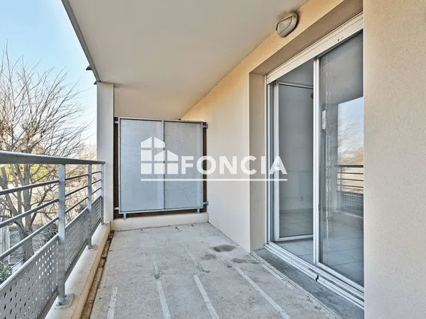 Bel appartement T2 de 38 m2 avec grande terrasse au deuxième étage avec place de parking dans réside