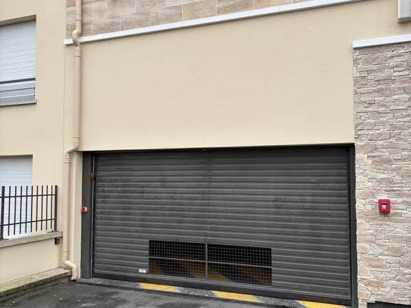Box fermé à louer — Rue Maurice Guillon, Athis-Mons (91)