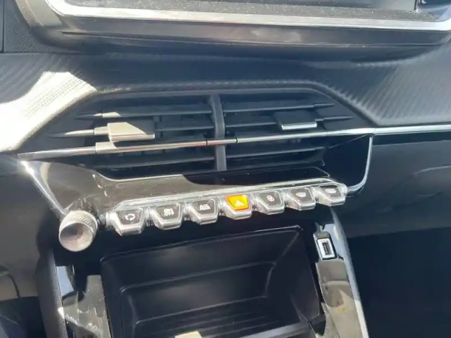 Peugeot 208 puretech 100 s&amp;s bvm6 — photo 20