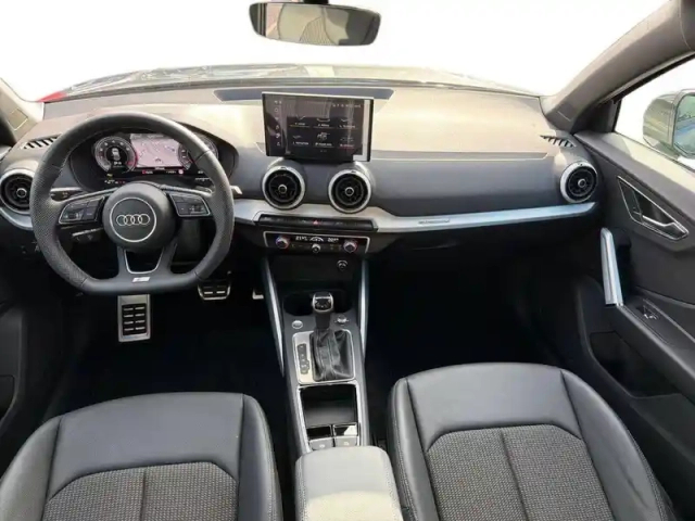Audi Q2 35 tfsi 150 s tronic 7 — photo 11