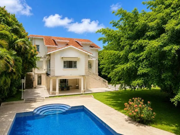 Maison 6 pièces 300 m²