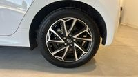 Toyota Yaris 116h Collection 5p — photo 32
