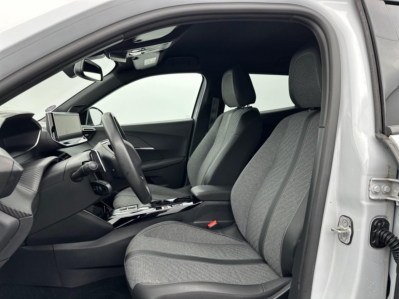 Peugeot 2008 puretech 130 s&s eat8 allure — photo 9