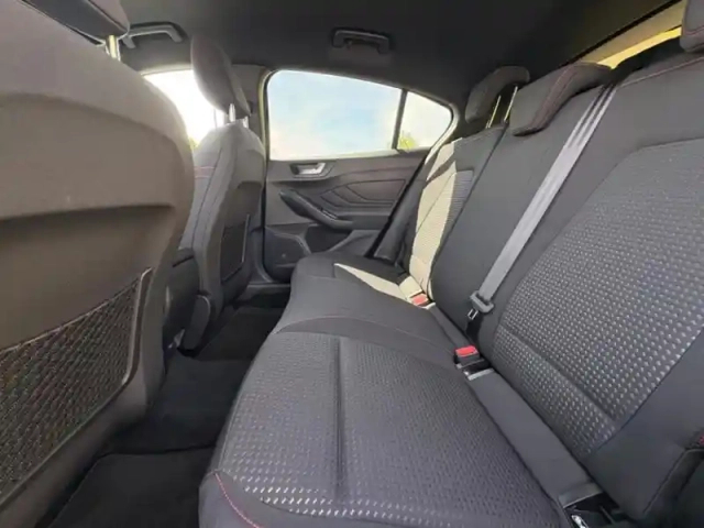 Ford Focus 2.0 150 st-line bva8 — photo 12