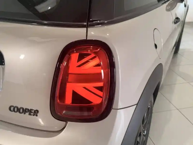 Mini Mini hatch 3 portes cooper 136 ch dkg7 — photo 20