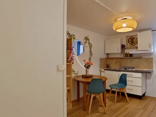 LOCATION STUDIO MEUBLE GREOUX LES BAINS PROCHE PARKING