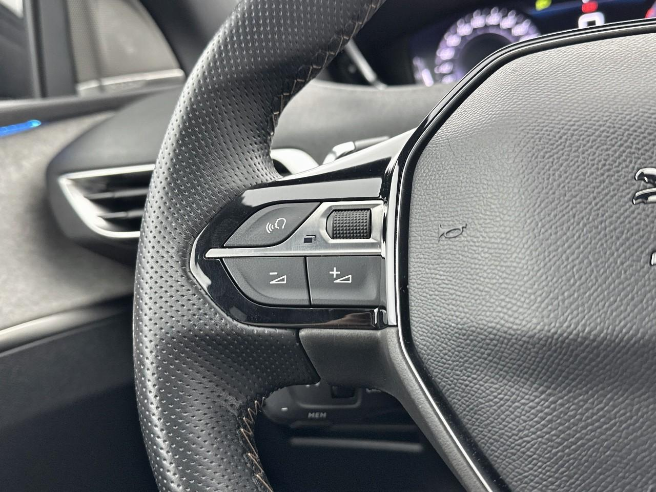 Peugeot 3008 puretech 130ch s&s eat8 gt pack — photo 18