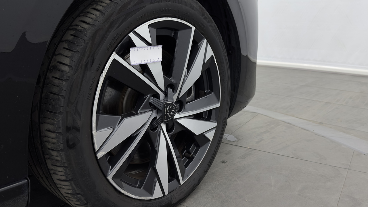 Peugeot 308 SW PHEV 180 e-EAT8 — photo 38