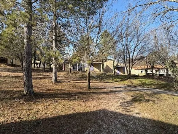 Villa 80 pièces 3225 m²