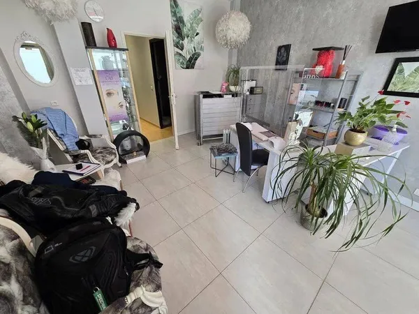 Local commercial 3 pièces 53 m²