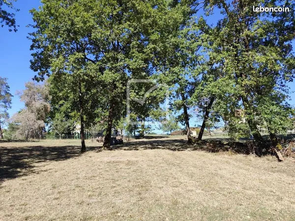 Terrain 10600 m² Noailles