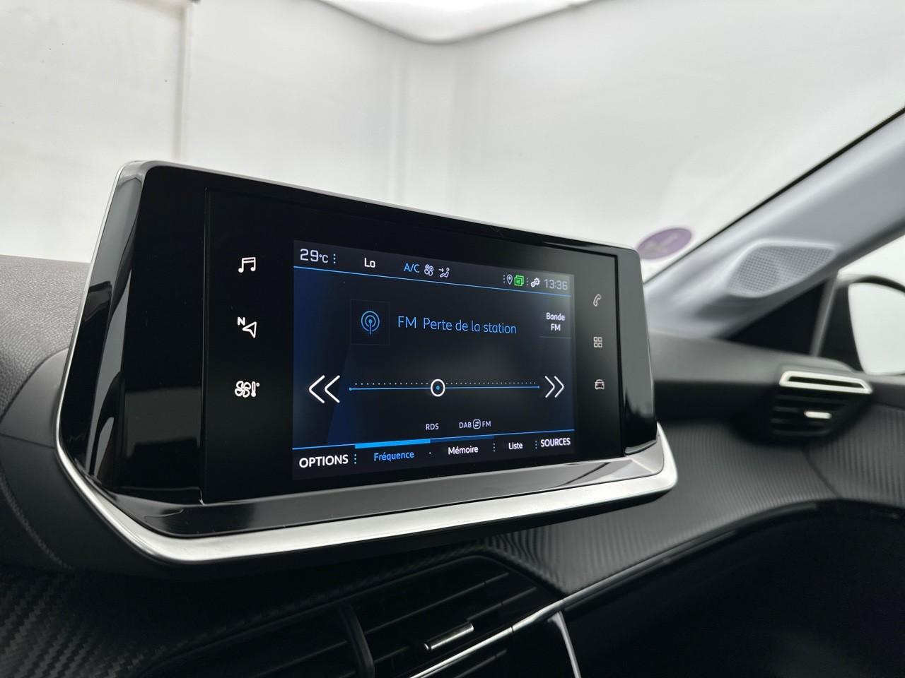 Peugeot 208 puretech 100 s&s bvm6 allure — photo 22