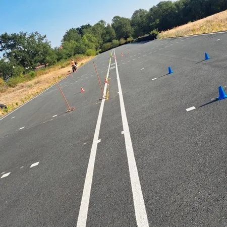 Terrain avec double piste moto ecole