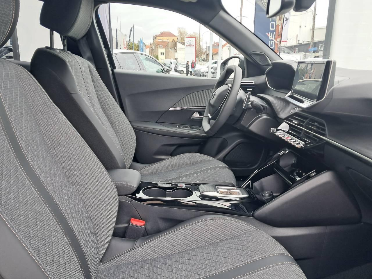 Peugeot 2008 hybrid 145 e-dcs6 allure — photo 9