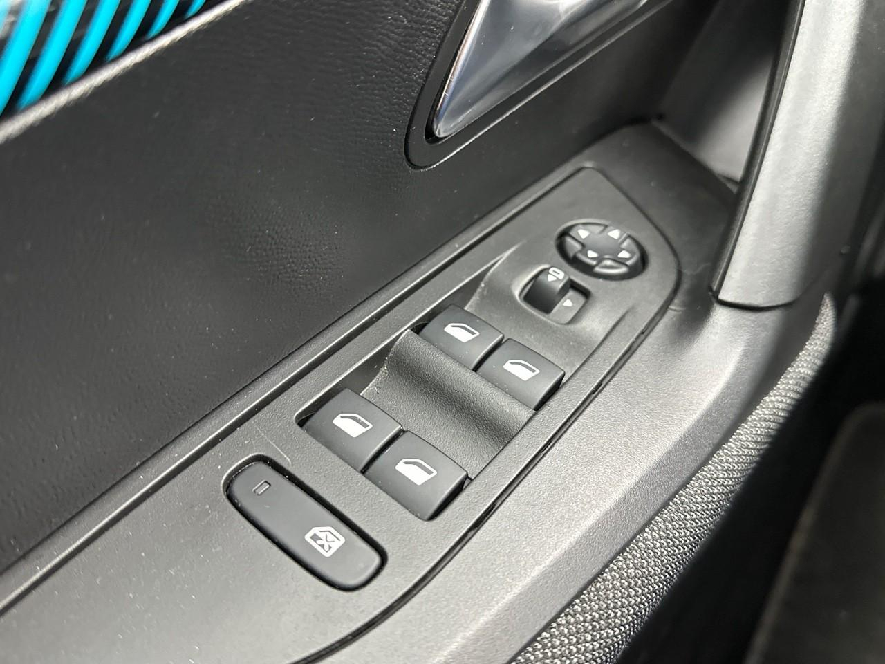 Peugeot 2008 puretech 130 s&s bvm6 style — photo 17