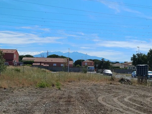 Terrain 889 m²