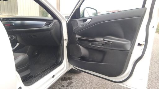 Alfa Romeo Giulietta 2.0 JTDm 140 - Distinctive – 2012 – 121144 km – Diesel – Boîte Manuelle — photo 34