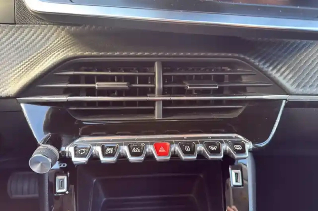 Peugeot 208 puretech 100 s&amp;s eat8 — photo 23