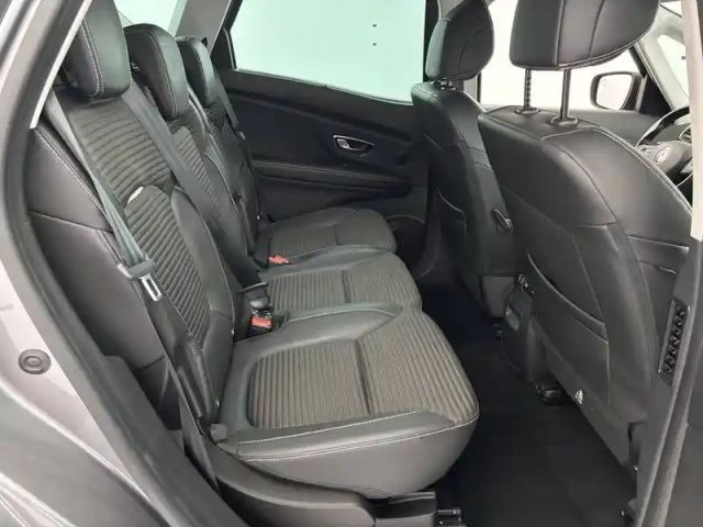Renault Scenic blue dci 150 — photo 25