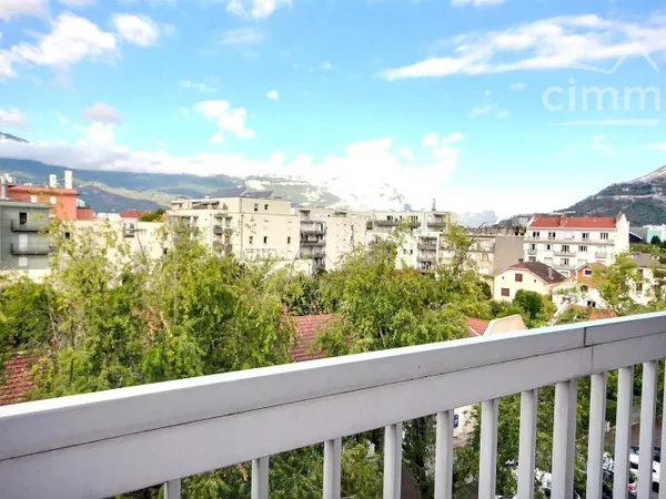 À vendre : appartement 4 pièces à Grenoble avec cave et garage