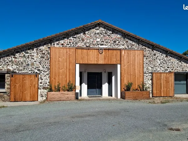 Grange en pierres rénovée
