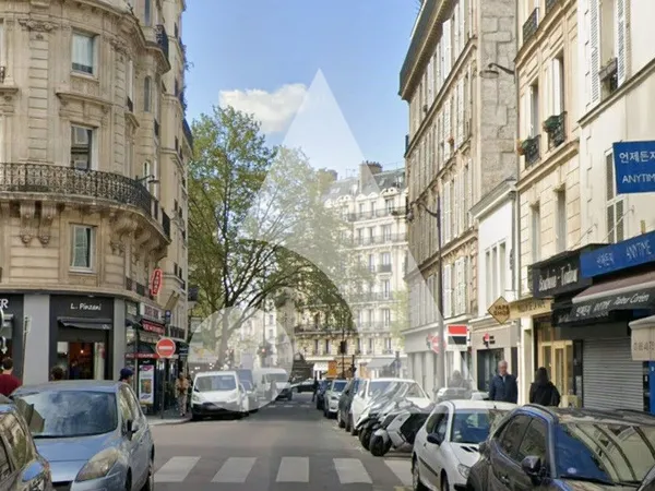 Murs occupés local commercial Paris 8ème 34,5 m²