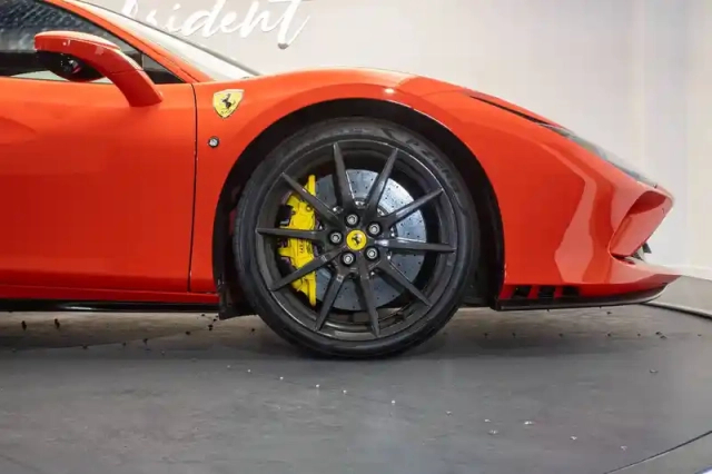 Ferrari F8 tributo 3.9  v8 biturbo 720ch — photo 10