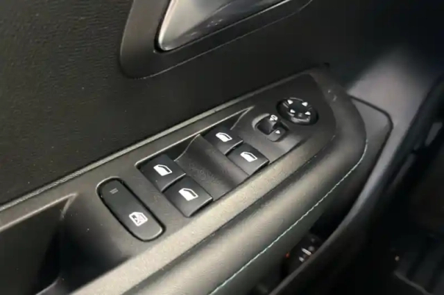 Peugeot 208 puretech 100 s&amp;s eat8 — photo 29