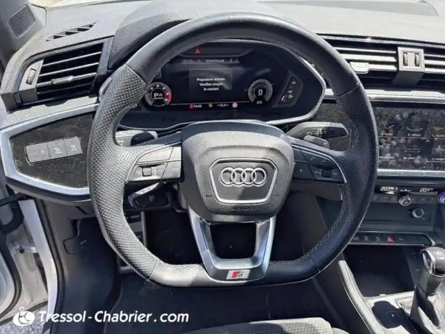 Audi Q3 35 tdi 150 ch s tronic 7 s line — photo 17