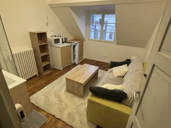 Studio meublé 2 min gare de Rennes - bail mobilité 1 à 10 mois