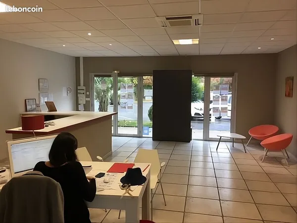 Local 96 m² Lons
