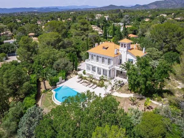 Valescure : Villa d'époque et son parc entièrement rénovés