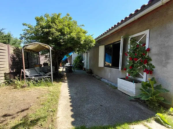 Maison 4 chambres sur terrain de 1675 m2 secteur Pugnac