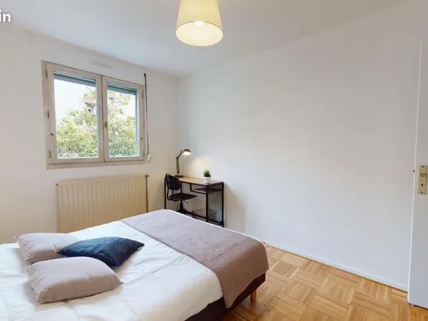 Chambre 7 pièces 97 m²