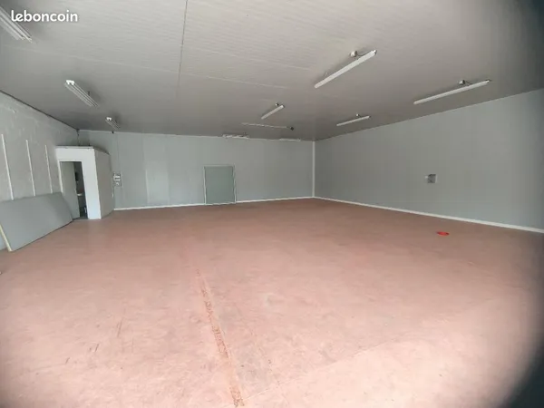 Local commercial / d'activité modulable de 180 m² à 535 m² - L'Isle-Jourdain - DISPO IMMEDIATE
