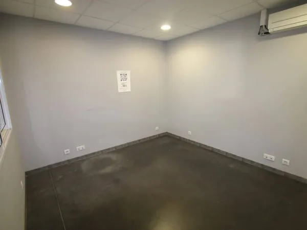 Local commercial 3 pièces 33 m²