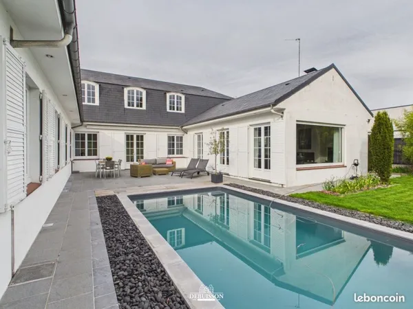 Villa 10 pièces 246 m²