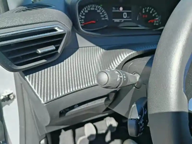 Peugeot 208 100 s&amp;s bvm6 style — photo 17
