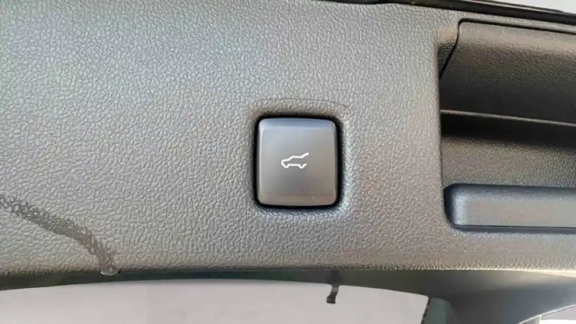 Ford Kuga 2.5 duratec 243 ch phev powershift — photo 8