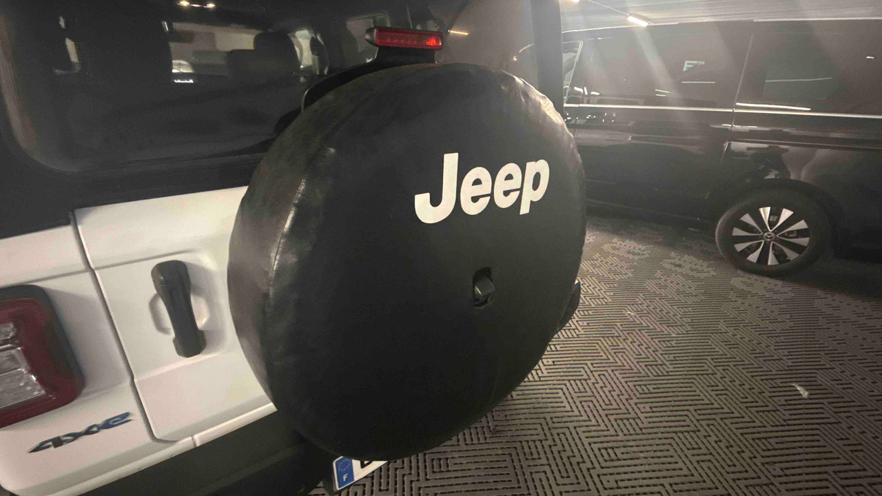 Jeep Wrangler Unlimited 4xe 2.0 l T 380 ch PHEV 4x4 BVA8 — photo 19
