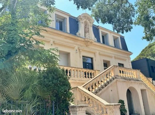 T2 de charme dans une maison de maître du XIXe