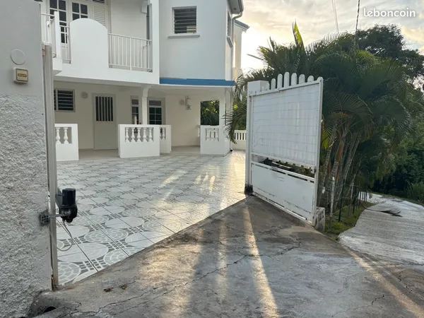 Maison à louer sainte Anne 97227