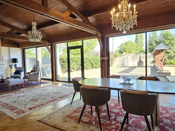 Maison 10 pièces 296 m²