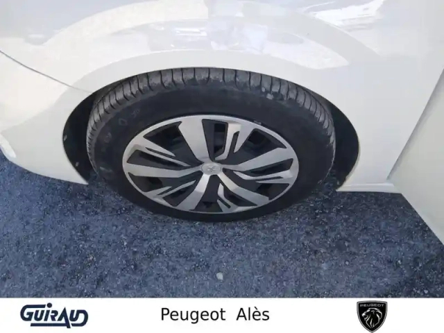 Peugeot 208 puretech 75 s&amp;s bvm5 — photo 11
