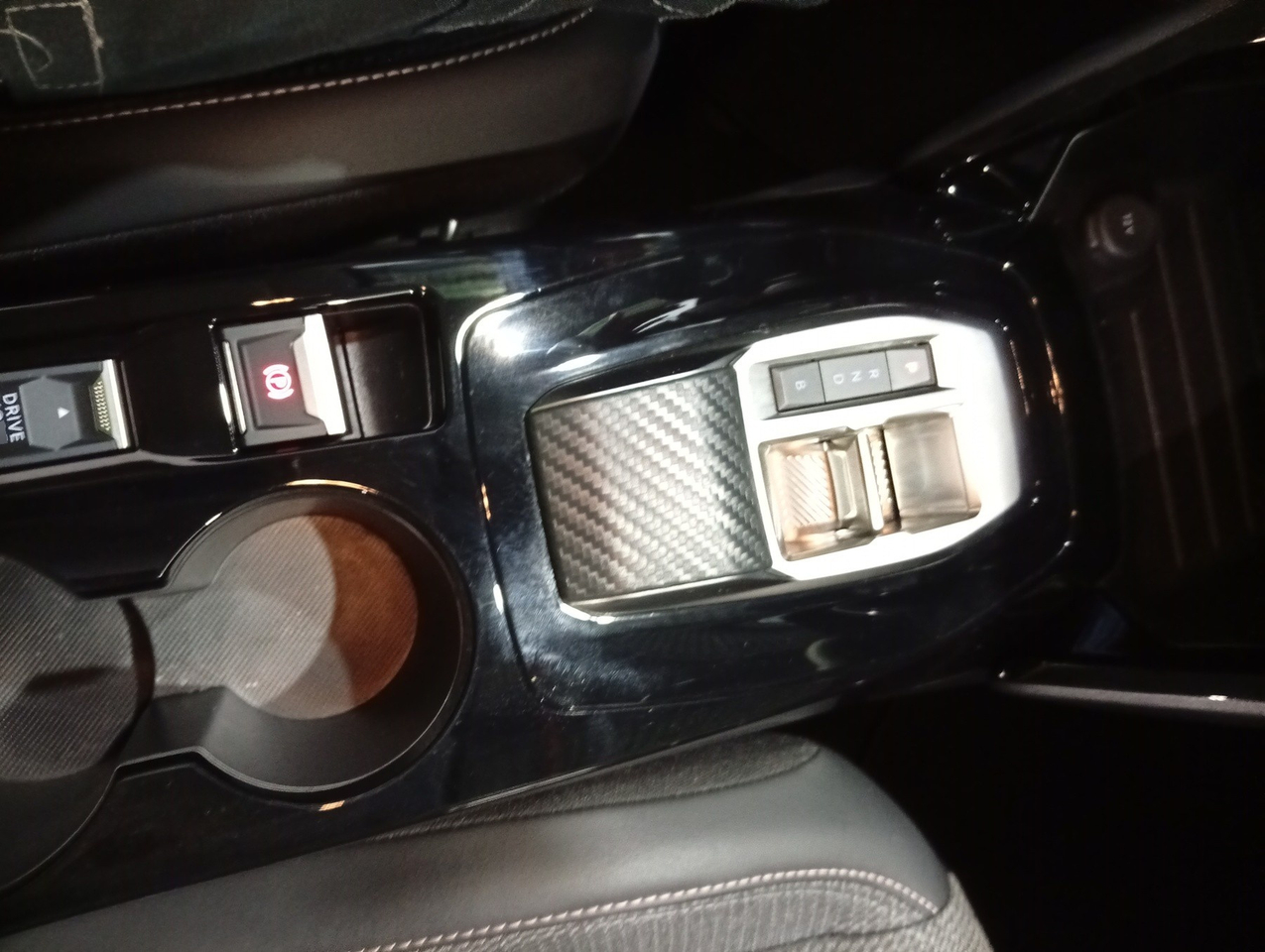 Peugeot 208 — photo 34