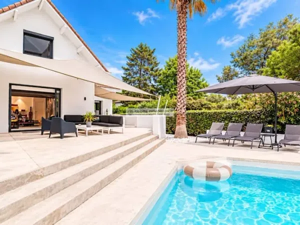 Maison 5 pièces 306 m²