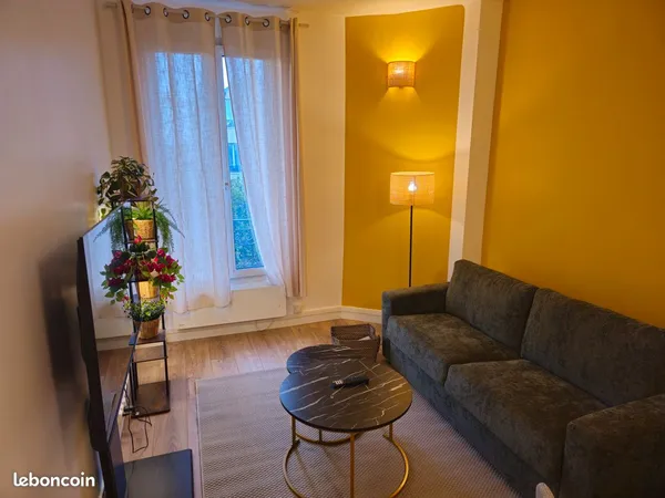 T2 premium meublé 40 m² rénové - RER A/E - 1 400 CC