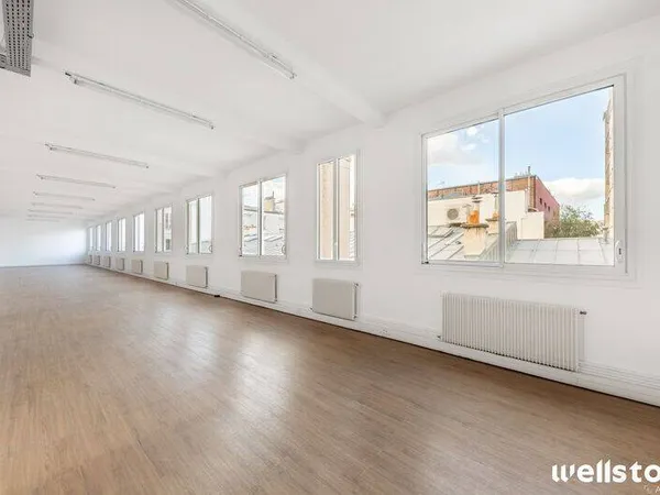 Bureau 598 m²