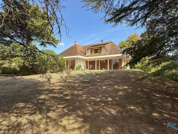 Maison 7 pièces 267 m²