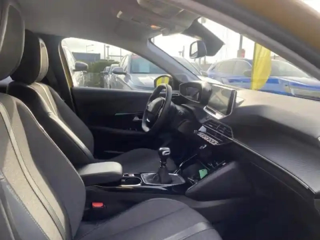 Peugeot 208 1.2 puretech 100ch s&amp;s allure pack — photo 11